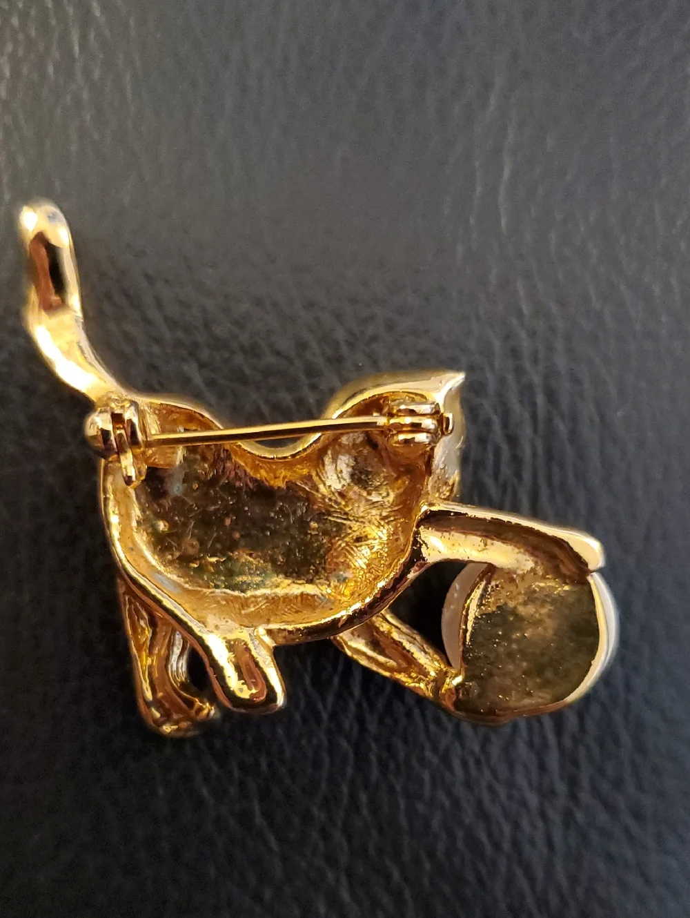 Vinatge Sarah Coventry Gold Cat Brooch with Pearl Ball New On Original Card